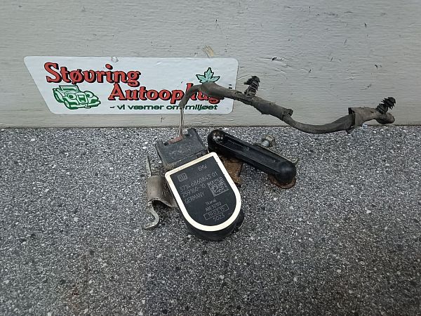 f328 確認用 BMW X1 xDrive Traction Arm OEM 31126768983 or 31126768984