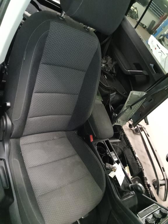 Forseter 4 dørs VW TOURAN (5T1)