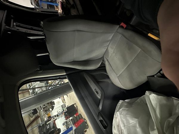 Front seats - 2 doors VW CADDY III Box (2KA, 2KH, 2CA, 2CH)
