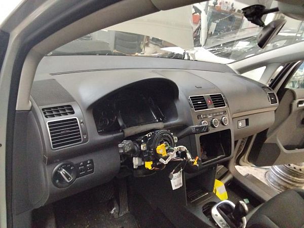 Dashbord VW TOURAN (1T3)