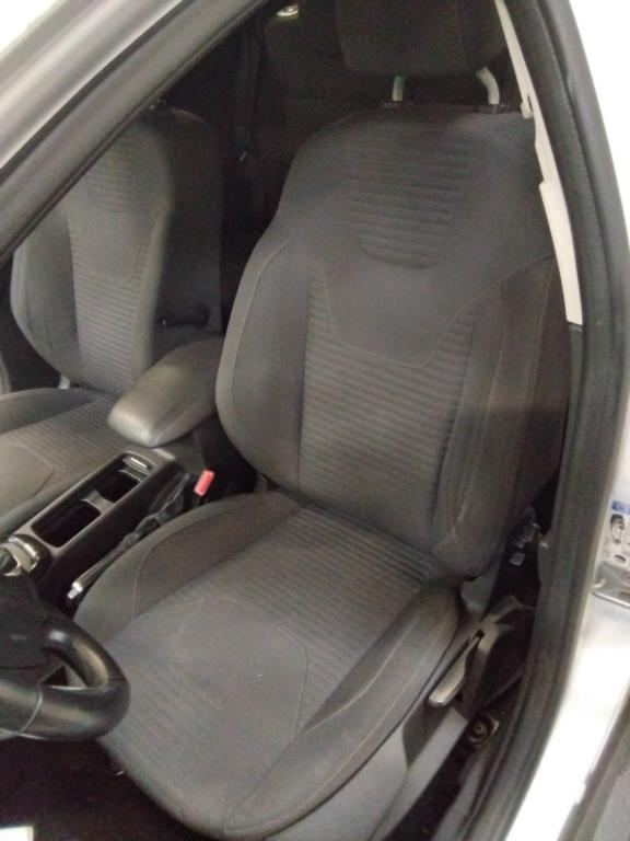 Front seats - 4 doors FORD FOCUS III