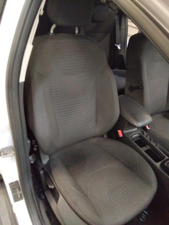 Front seats - 4 doors FORD FOCUS III