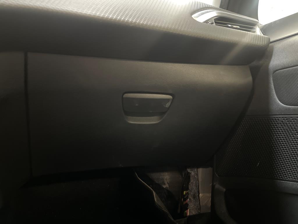 How to remove the glove box in Seat Leon 5F 