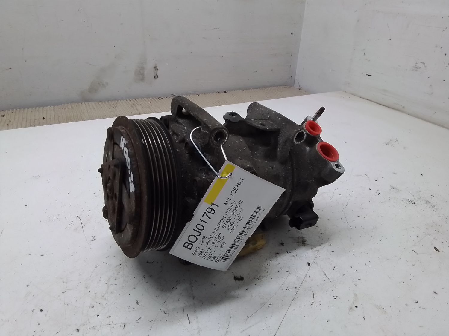 あ〜出品 Auto Part High Quality Fuel Pump Module Assembly 9674467780