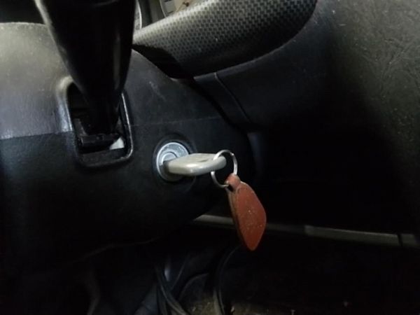 Steering wheel lock SUZUKI IGNIS I (FH)
