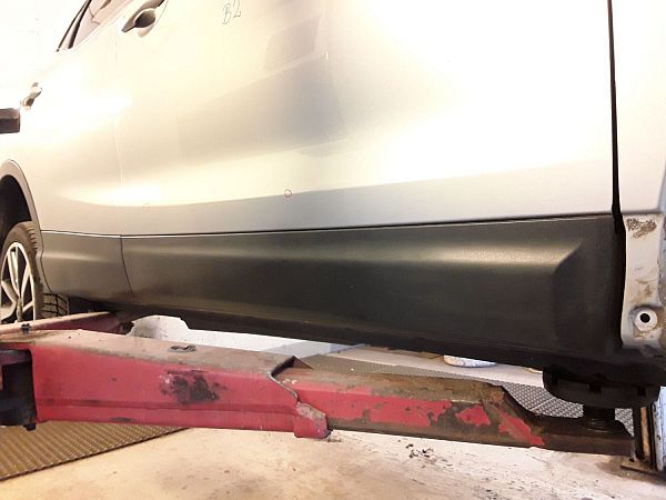 Door trim (molding)