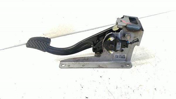 Clutch pedal HYUNDAI i20 (GB, IB)