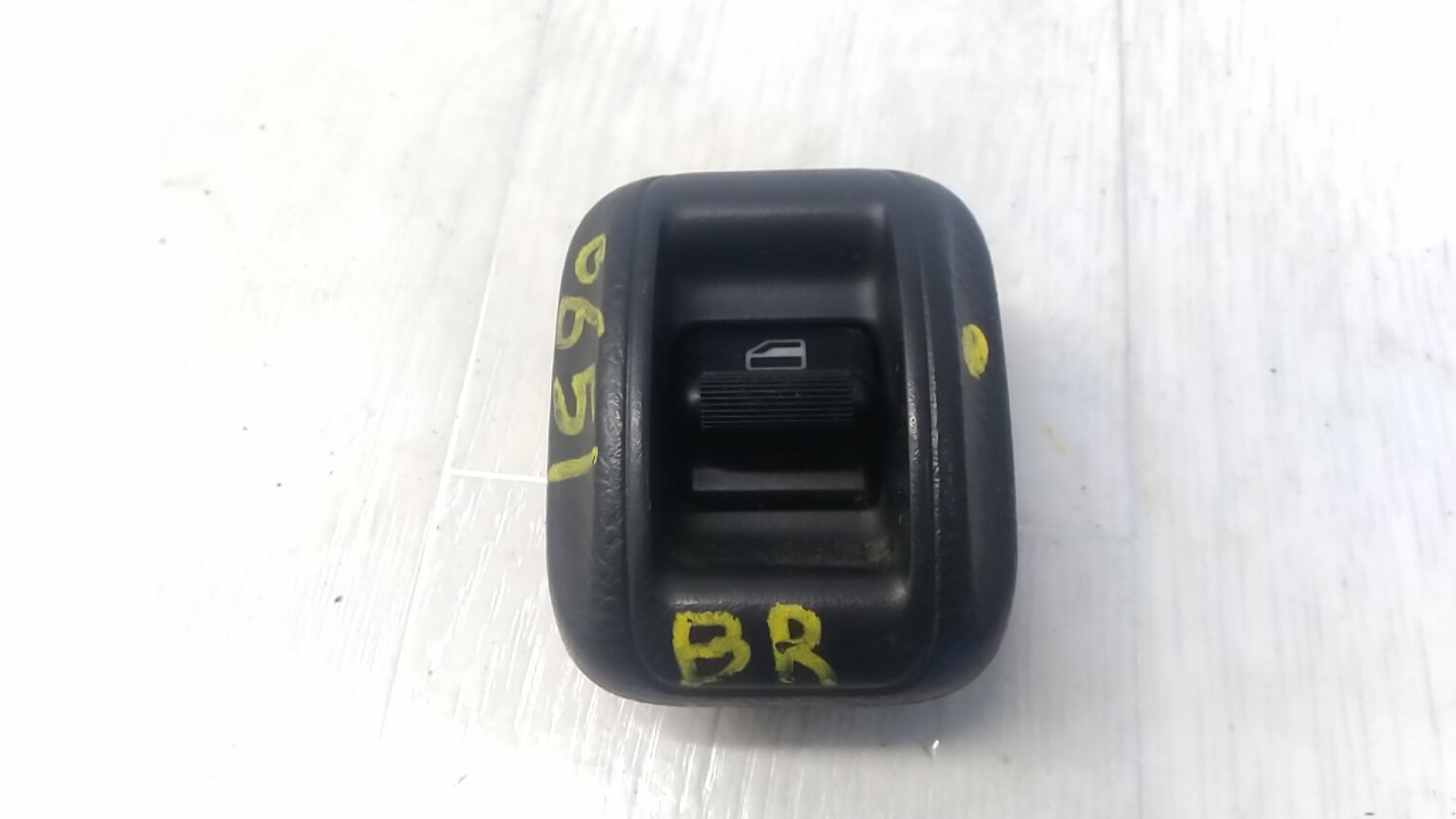 Switch - windows DAIHATSU TREVIS