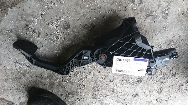 Kløtsj pedal VW TOURAN (1T1, 1T2)