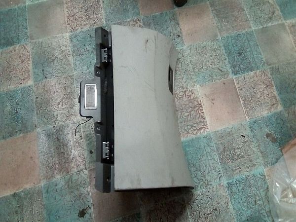 Handskerum VOLVO V70   (875, 876)