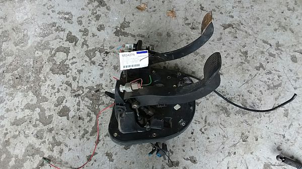 Pedalwerk kpl. IVECO DAILY III Van