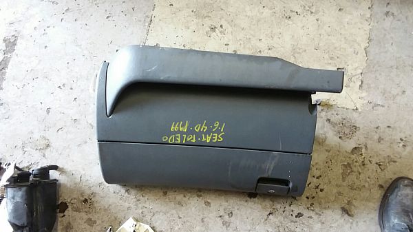 Handskerum SEAT TOLEDO Mk II (1M2)