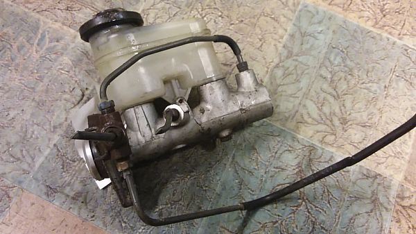Brake - Master cylinder TOYOTA COROLLA Liftback (_E10_)