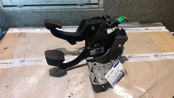 Pedal mounting - complete PEUGEOT 308 SW I (4E_, 4H_)