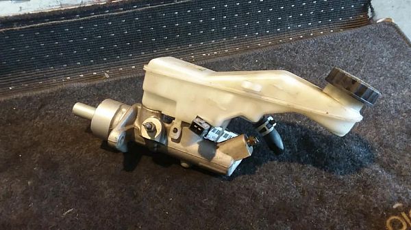 Brake - Master cylinder TOYOTA COROLLA Verso (ZER_, ZZE12_, R1_)
