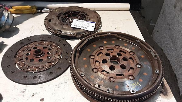 Svinghjul + kløtsj VW PASSAT (3C2)