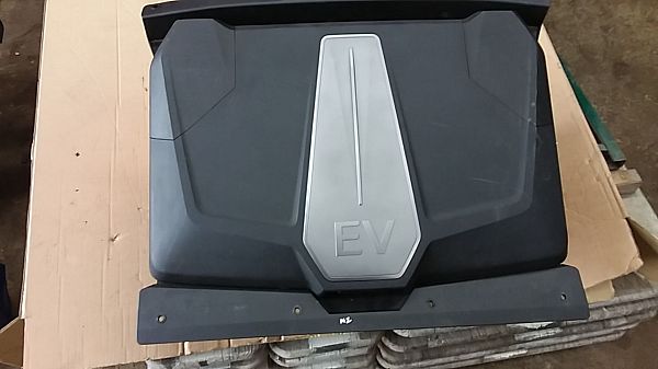 Front trunk storage compartment
