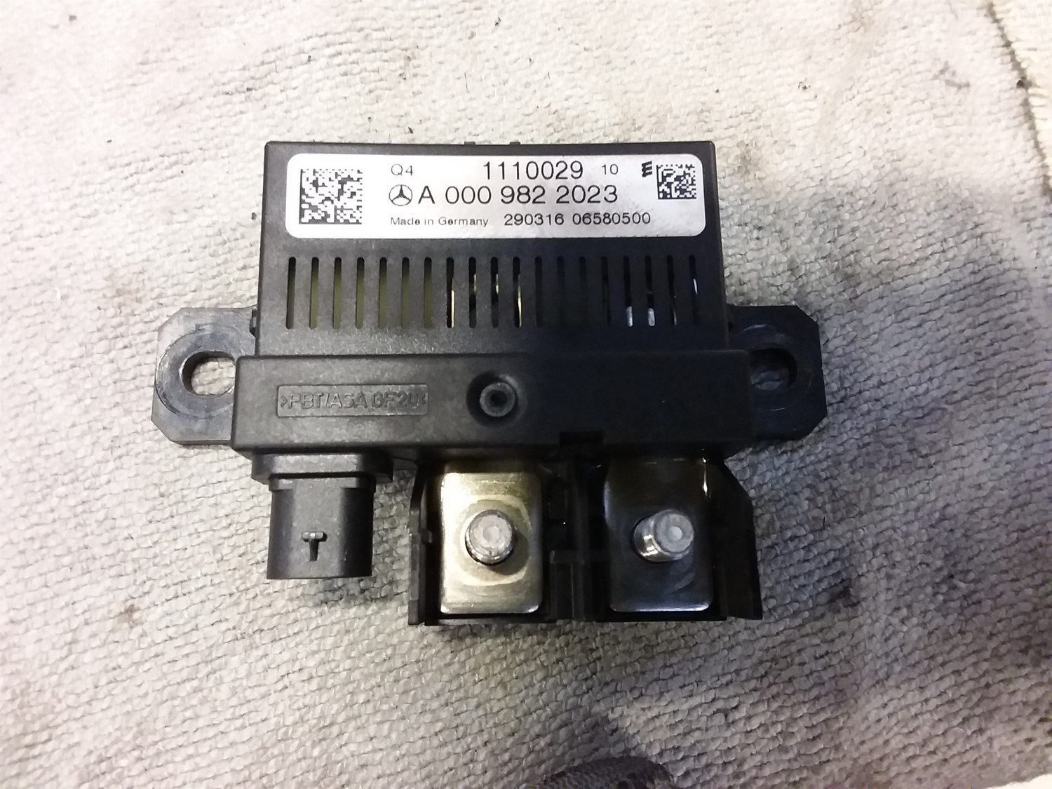 Marelli 電装品 A000 982 2023　Mercedes-Benz GENUINE OEM MERCEDES BENZ ACCESSORY POWER RELAY MODULE