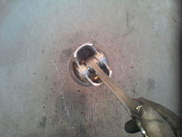 Kolben TOYOTA AURIS (_E15_)