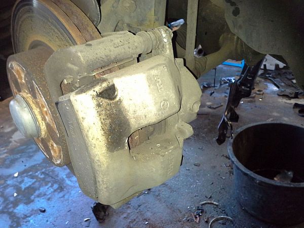 Brake caliper - ventilated front left  