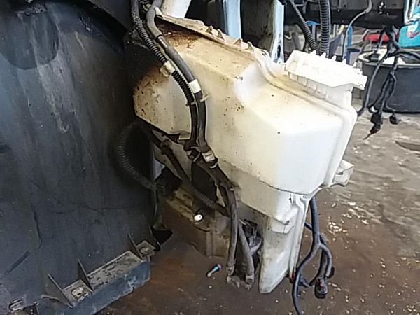 moteur et réservoir d'eau essuie glace FORD FOCUS III