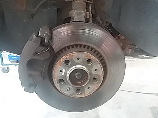 Spindle - front VOLVO S80 I (184)