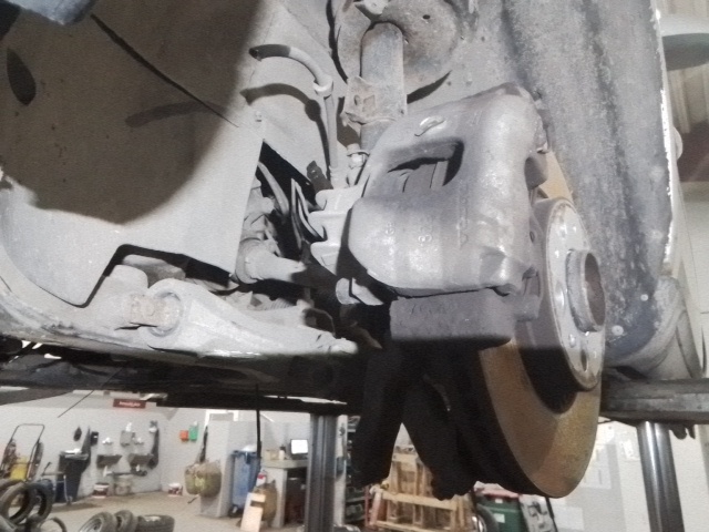 Bremssattel, innenbelüftet, vorne li. VOLVO V70 Mk II (285)
