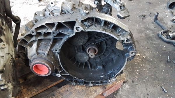 Girkasse manuel VW TRANSPORTER / CARAVELLE Mk V Bus (7HB, 7HJ, 7EB, 7EJ, 7EF, 7