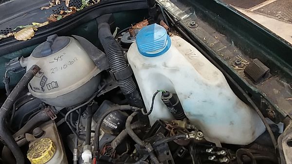 moteur et réservoir d'eau essuie glace VW POLO (6N2)