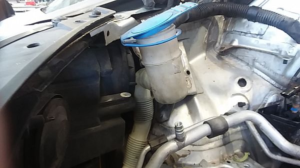 moteur et réservoir d'eau essuie glace VW GOLF PLUS (5M1, 521)