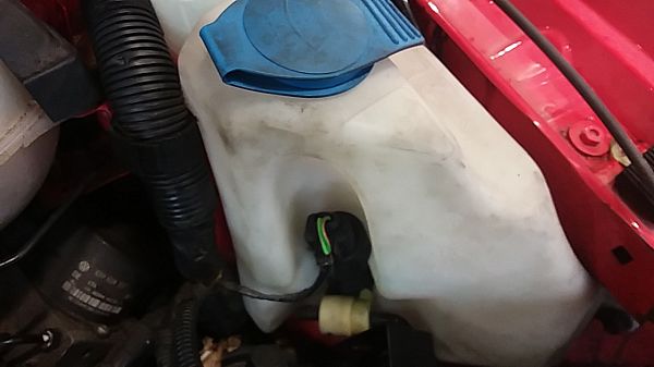 moteur et réservoir d'eau essuie glace VW POLO (6N2)
