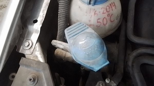moteur et réservoir d'eau essuie glace VW GOLF V (1K1)
