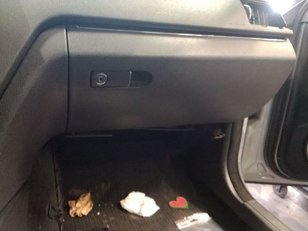 Handskerum MERCEDES-BENZ C-CLASS (W204)