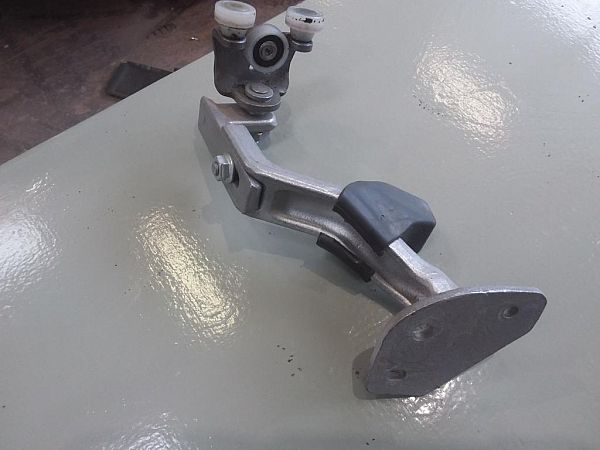 Scharnier, schuifdeur IVECO DAILY VI Box