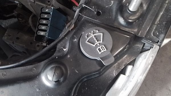 Wischwaschbehaelter mit Motor SAAB 9-5 Estate (YS3E)
