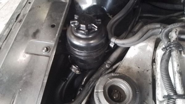 Servostyring - servo-oljebeholder SAAB 9-5 Estate (YS3E)