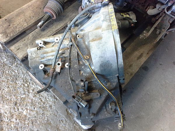 Schaltgetriebe NISSAN ALMERA TINO (V10)