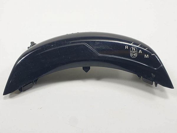 Gear shift selector indicator