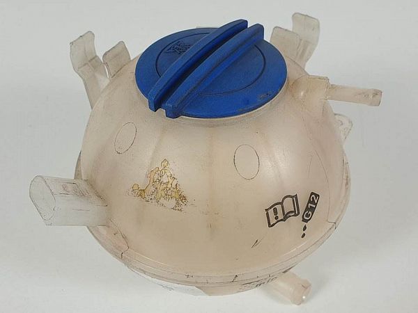 Coolant expansion tank