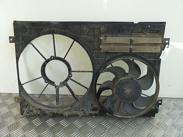 Radiator cooling fan