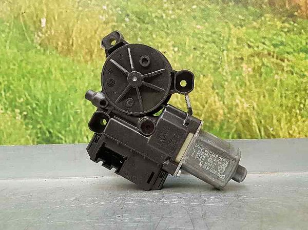 Window regulator motor VW POLO V (6R1, 6C1)