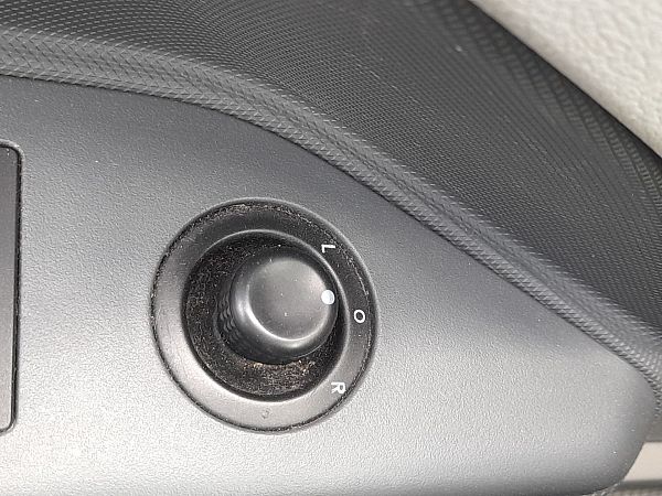 Wing mirror switch