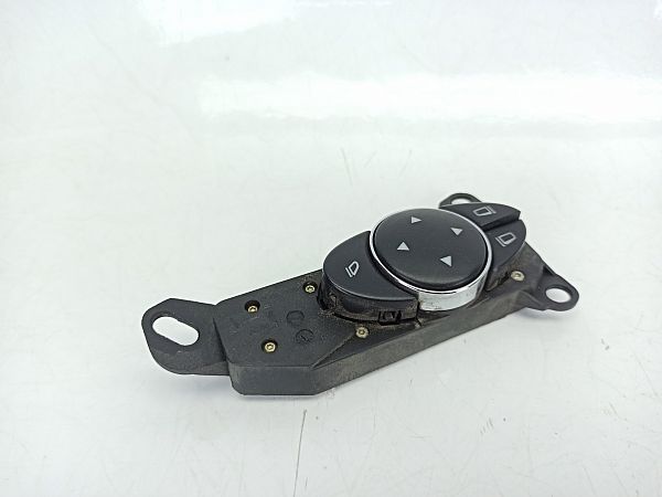 Wing mirror switch