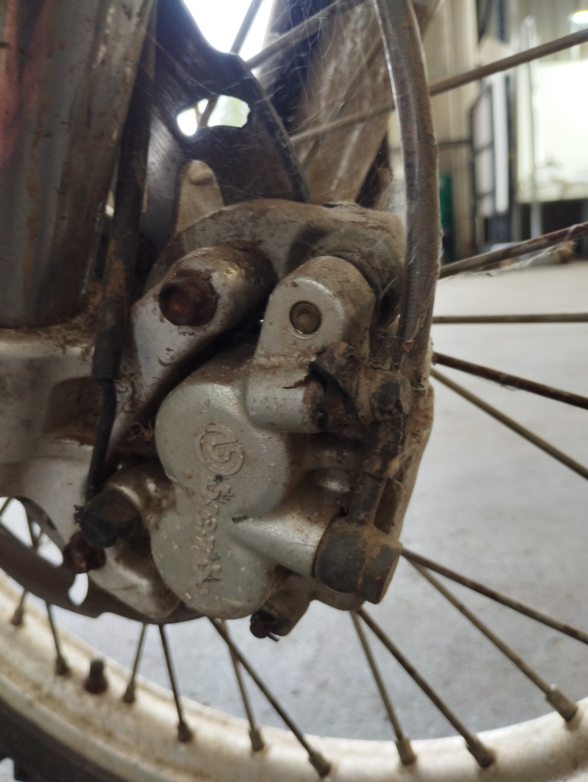 Bremssattel vorne links VOLVO 164 (164)