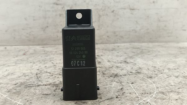 Glow plug pre-heat relay