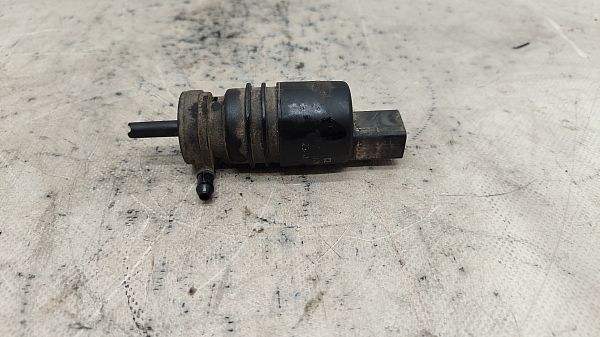 Wischwaschbehaelter mit Motor