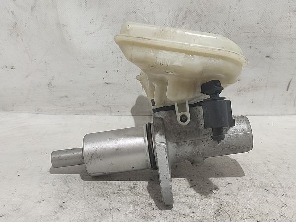 Brake fluid reservoir