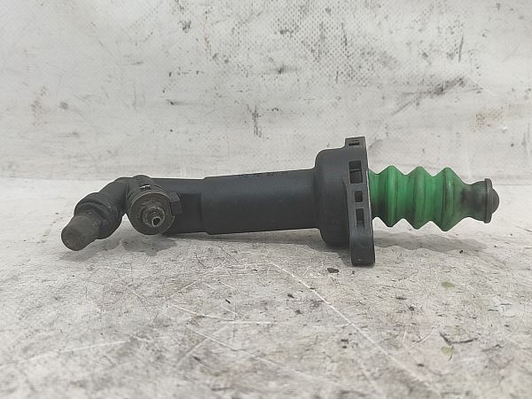 Clutch slave cylinder