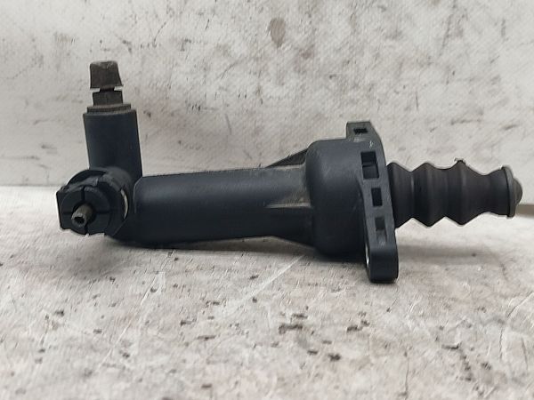 Clutch slave cylinder