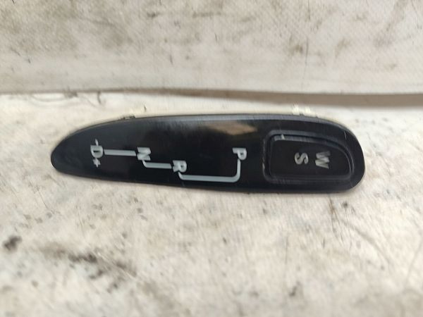 Gear shift selector indicator